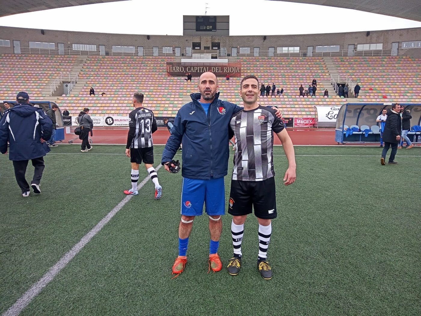 El Lekeitio levanta el trofeo del triangular de veteranos disputado en el Luis de la Fuente 3