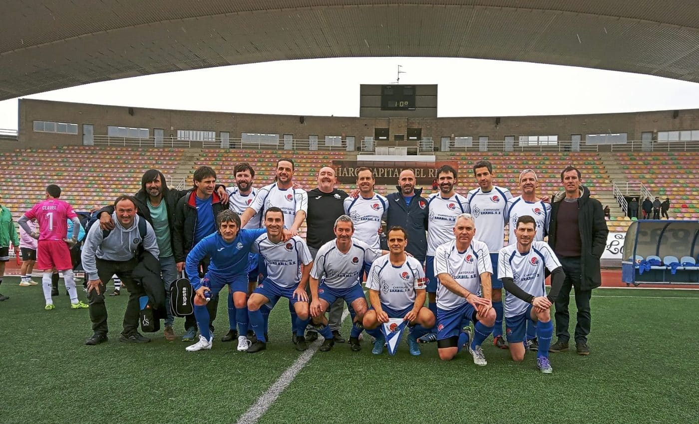 El Lekeitio levanta el trofeo del triangular de veteranos disputado en el Luis de la Fuente 7
