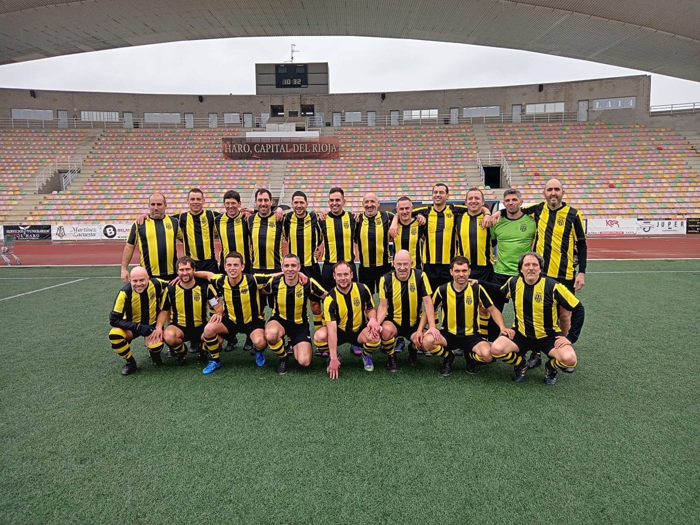 El Lekeitio levanta el trofeo del triangular de veteranos disputado en el Luis de la Fuente 4