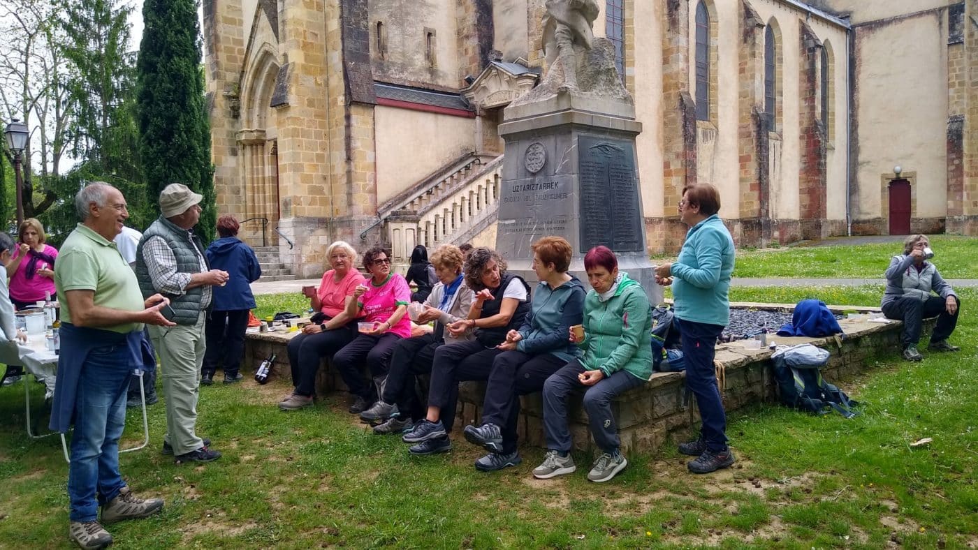 Amigos del Camino de Santiago de Haro-Rioja Alta recorren el histórico Camino de Baztán 3