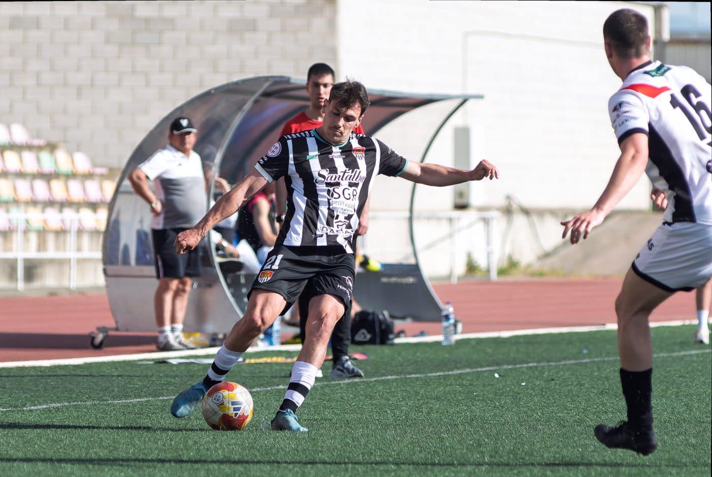 El Haro empata con el Varea y se queda a cinco puntos del playoff 10