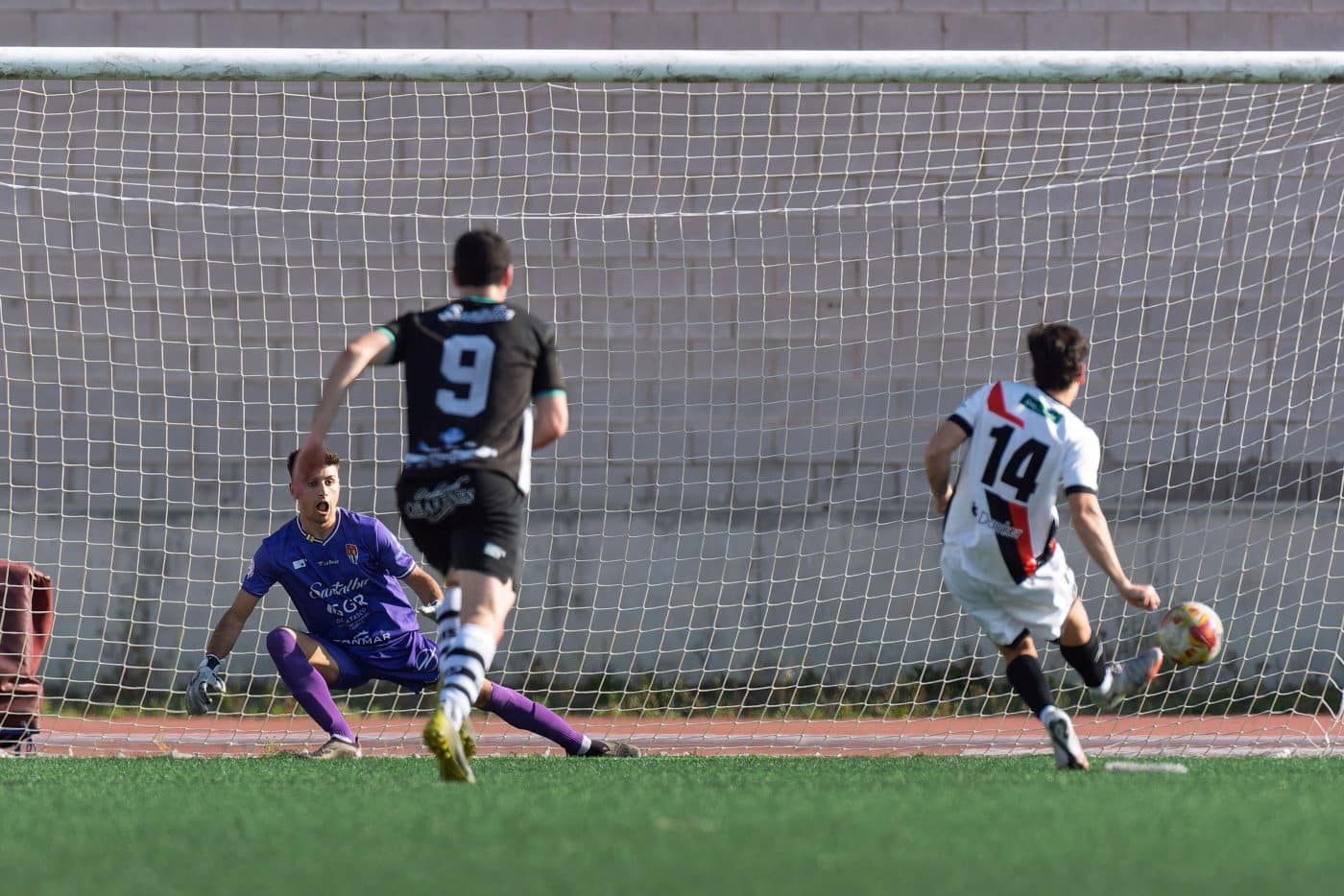 El Haro empata con el Varea y se queda a cinco puntos del playoff 9