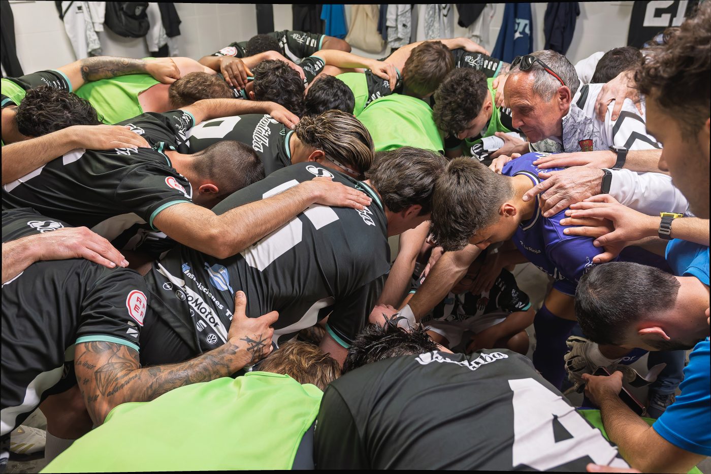 El Haro empata con el Varea y se queda a cinco puntos del playoff 15