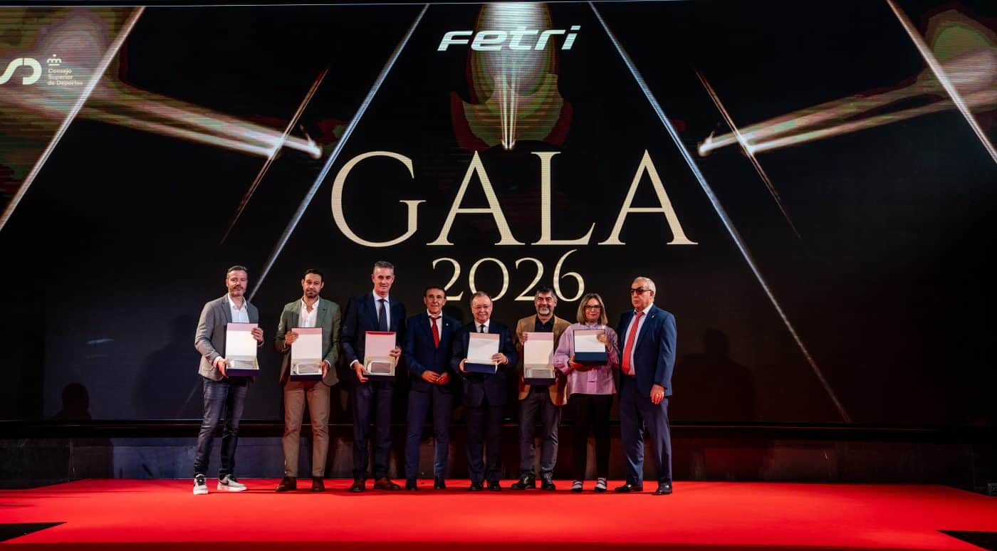 La FETRI premia el crecimiento del triatlón en La Rioja con la Placa de Plata 1