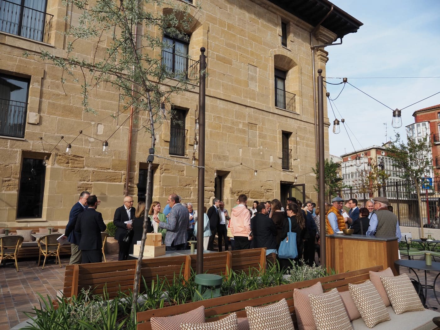 Santiago Ijalba reivindica el Barrio de las Cuevas de Haro en su libro 'Memorias del futuro' 2