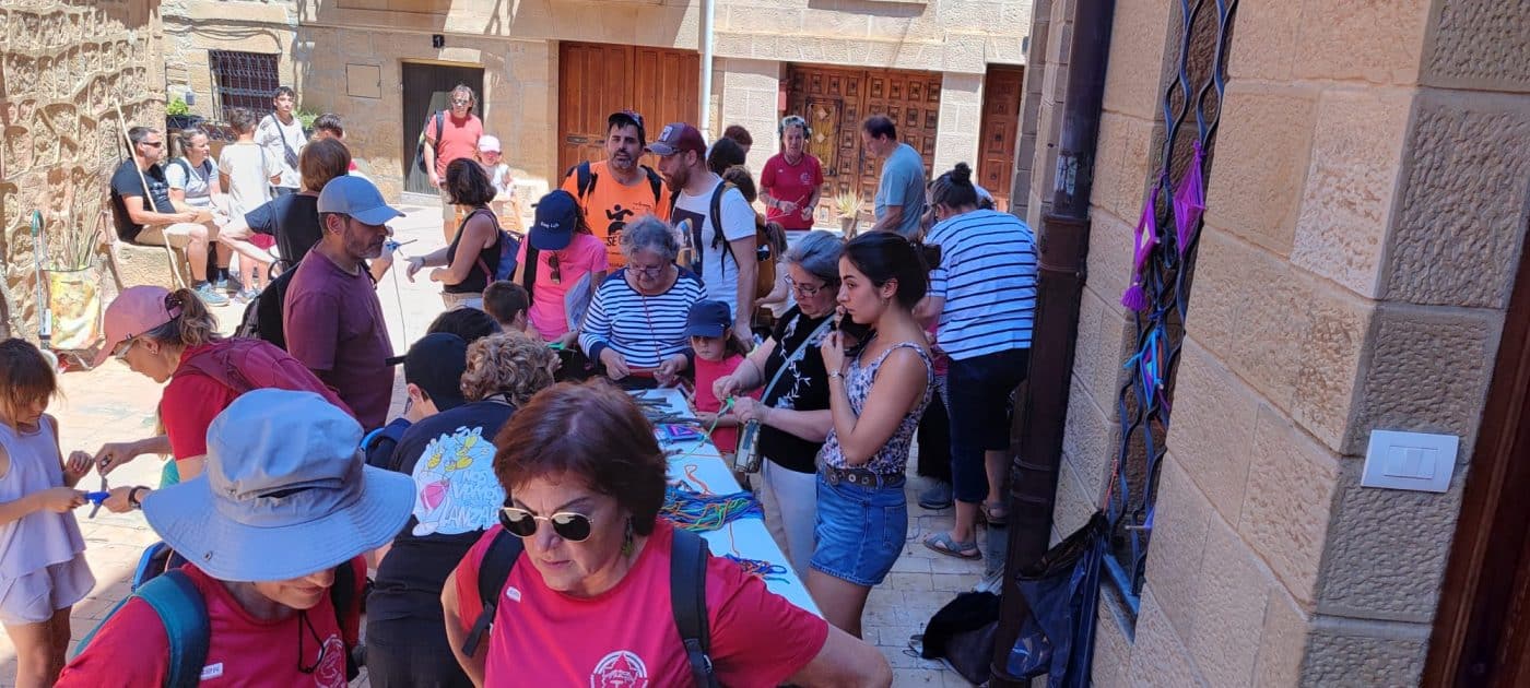 Casi 400 personas participan en la chiqui-ruta 'La Rosa de los vientos' entre Ábalos y Peña la Rosa 7
