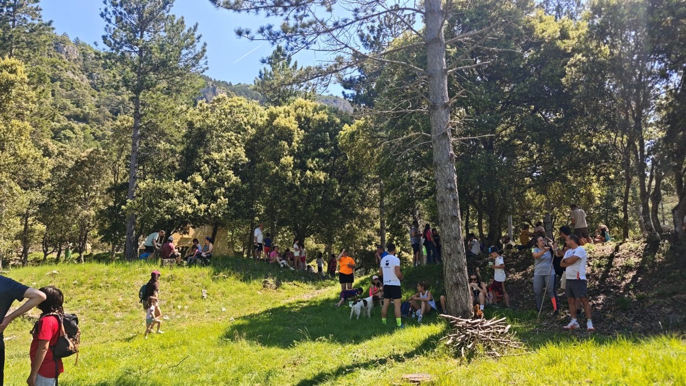 Casi 400 personas participan en la chiqui-ruta 'La Rosa de los vientos' entre Ábalos y Peña la Rosa 15