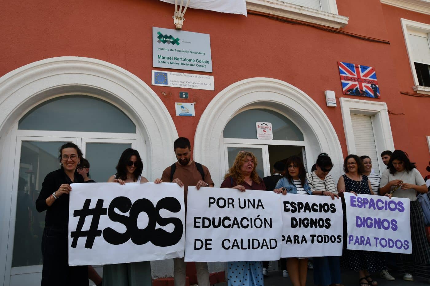 Concentración en el IES Manuel Bartolomé Cossío de Haro para exigir "espacios dignos" para el centro 29 Concentración en el IES Manuel Bartolomé Cossío de Haro para exigir "espacios dignos" para el centro 29