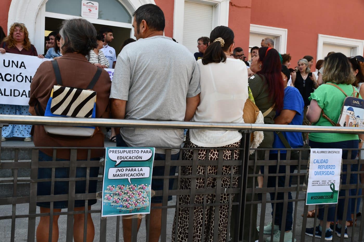 Concentración en el IES Manuel Bartolomé Cossío de Haro para exigir "espacios dignos" para el centro 28 Concentración en el IES Manuel Bartolomé Cossío de Haro para exigir "espacios dignos" para el centro 28