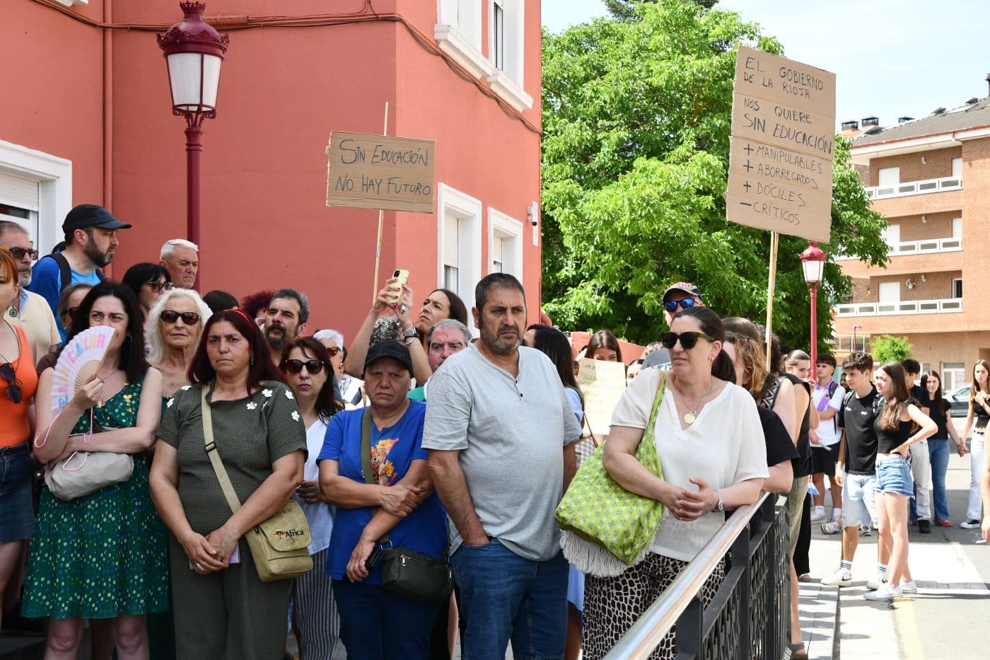Concentración en el IES Manuel Bartolomé Cossío de Haro para exigir "espacios dignos" para el centro 5 Concentración en el IES Manuel Bartolomé Cossío de Haro para exigir "espacios dignos" para el centro 5