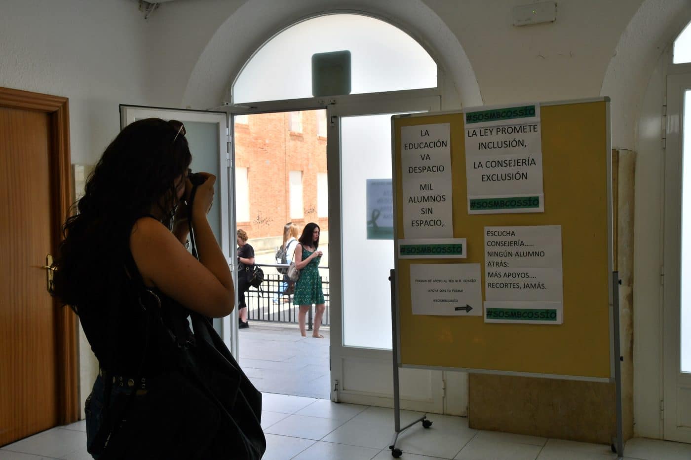 Concentración en el IES Manuel Bartolomé Cossío de Haro para exigir "espacios dignos" para el centro 18 Concentración en el IES Manuel Bartolomé Cossío de Haro para exigir "espacios dignos" para el centro 18