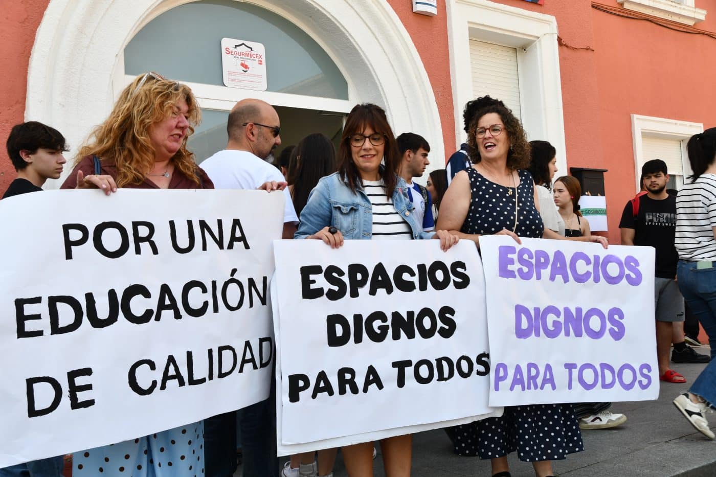 Concentración en el IES Manuel Bartolomé Cossío de Haro para exigir "espacios dignos" para el centro 10 Concentración en el IES Manuel Bartolomé Cossío de Haro para exigir "espacios dignos" para el centro 10