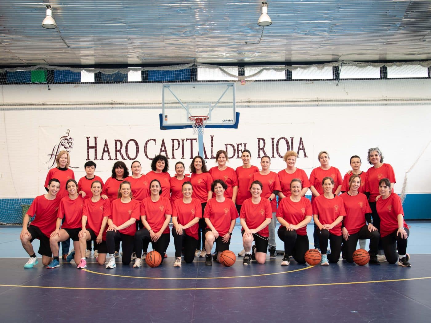 El Club Baloncesto Haro homenajea a Eduardo García en una emotiva despedida de temporada 2