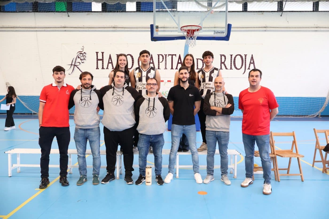 El Club Baloncesto Haro homenajea a Eduardo García en una emotiva despedida de temporada 3