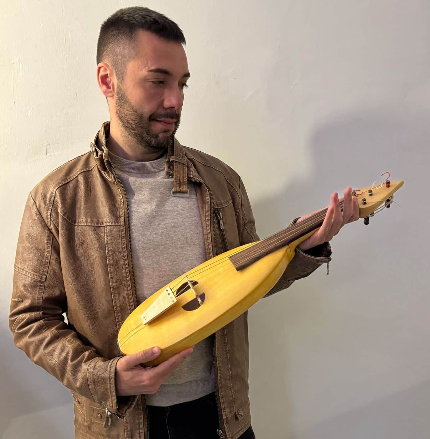 El jarrero Rubén Rivera lleva a Vitoria su investigación sobre los músicos del Apocalipsis en el arte románico 1