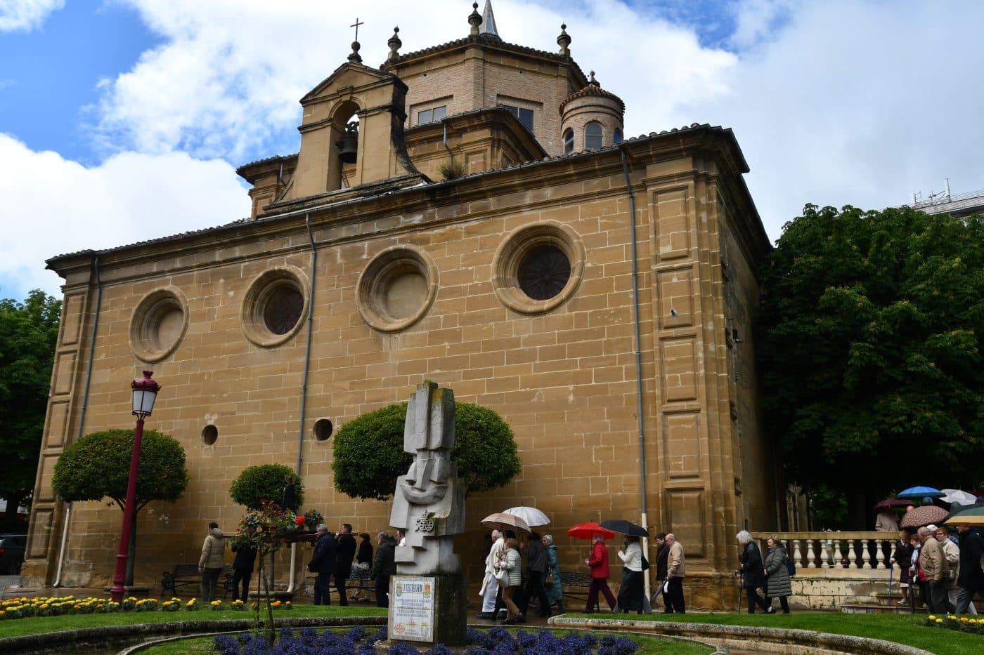 Haro celebra la festividad de San Isidro bajo la lluvia 7