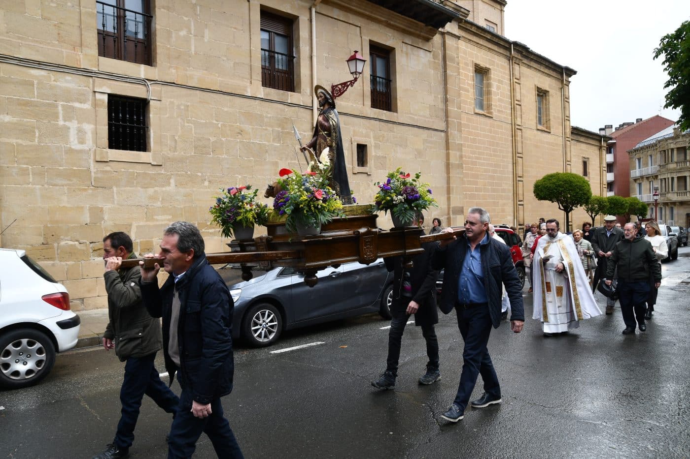 Haro celebra la festividad de San Isidro bajo la lluvia 9