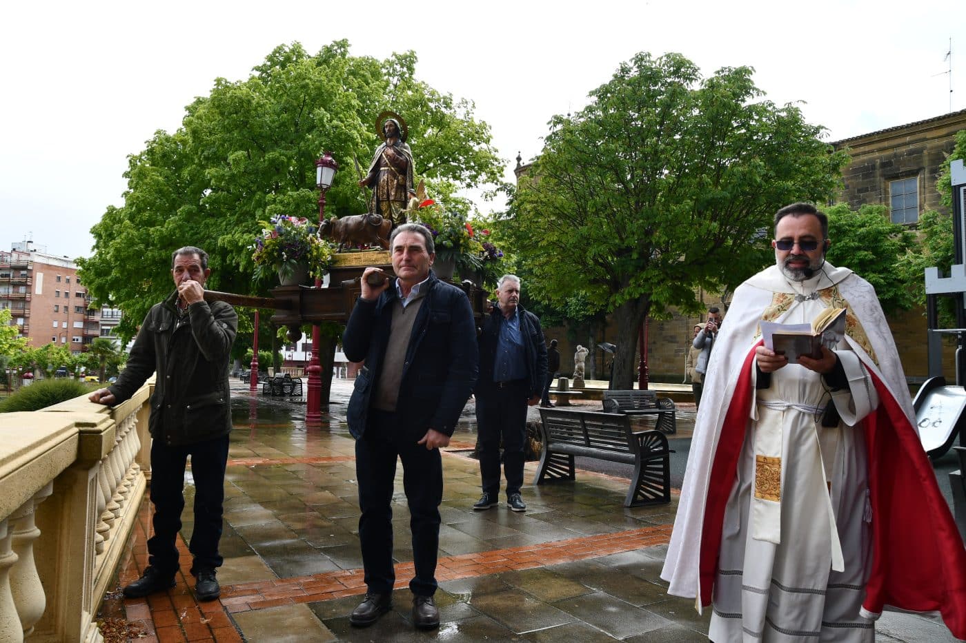 Haro celebra la festividad de San Isidro bajo la lluvia 16