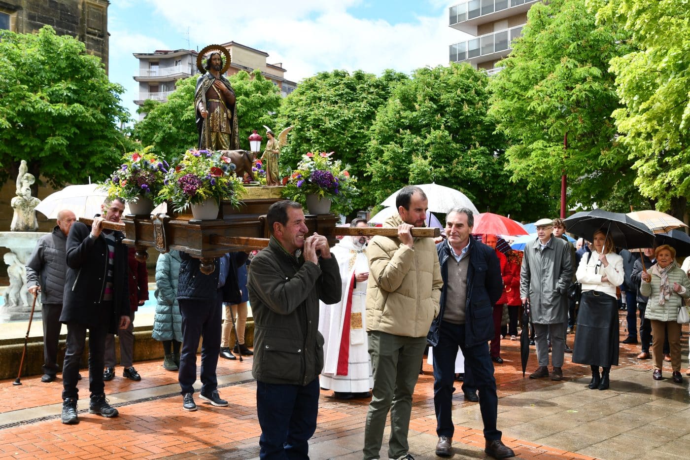 Haro celebra la festividad de San Isidro bajo la lluvia 3