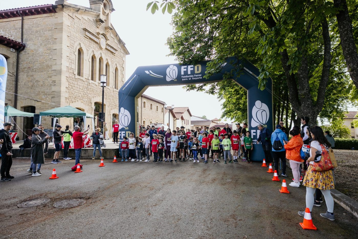 La III Carrera Solidaria Viña Pomal bate récord en Haro: más de 700 participantes y 3.000 euros recaudados para FARO 12 La III Carrera Solidaria Viña Pomal bate récord en Haro: más de 700 participantes y 3.000 euros recaudados para FARO 12