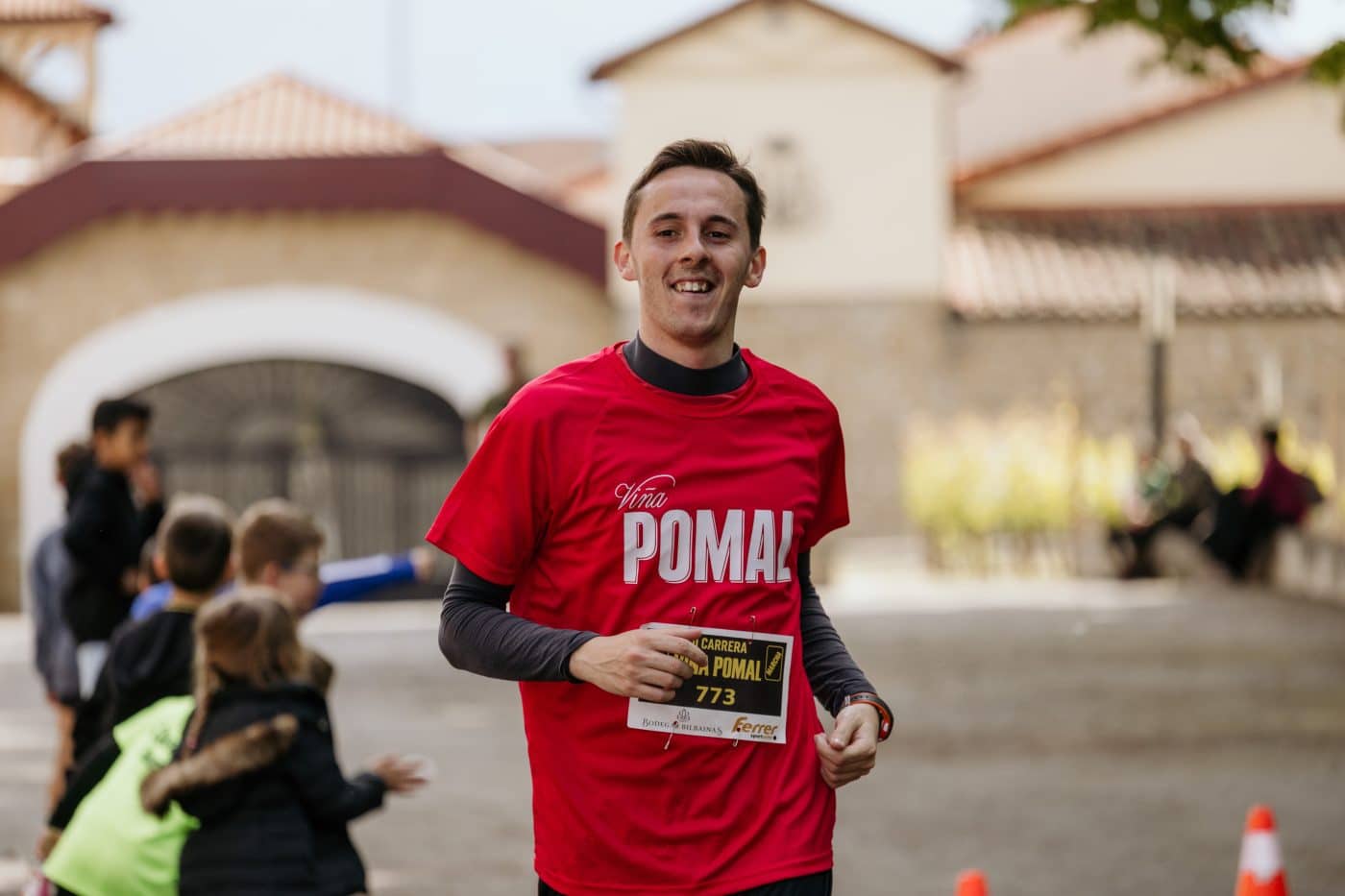 La III Carrera Solidaria Viña Pomal bate récord en Haro: más de 700 participantes y 3.000 euros recaudados para FARO 16 La III Carrera Solidaria Viña Pomal bate récord en Haro: más de 700 participantes y 3.000 euros recaudados para FARO 16