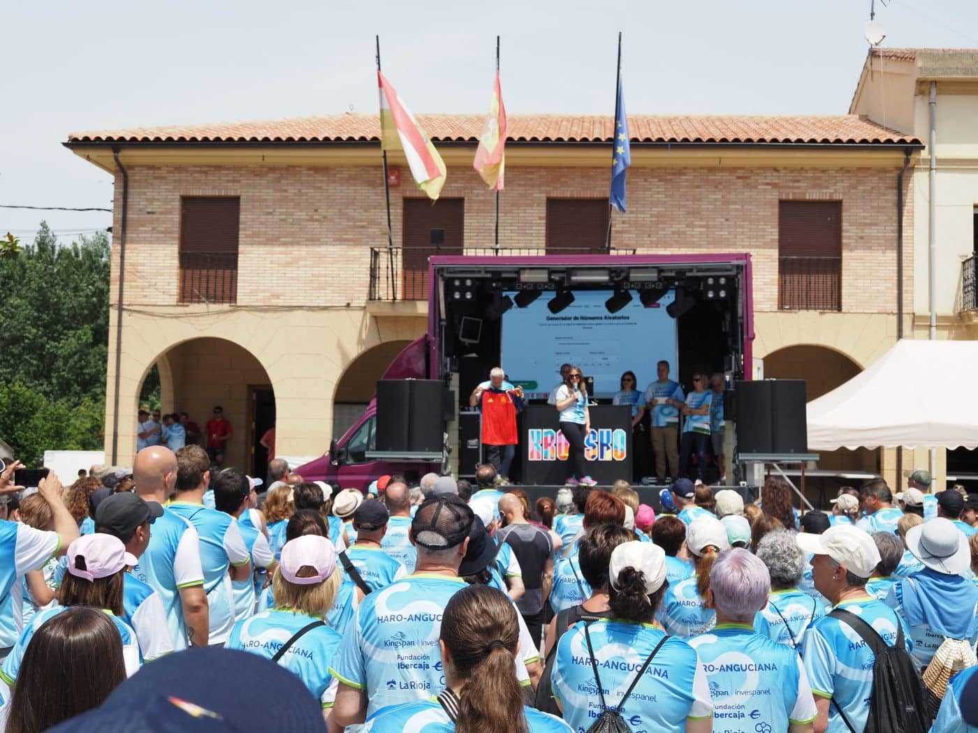 La III Marcha contra el Cáncer Haro-Anguciana bate récords con 1.550 participantes 37 La III Marcha contra el Cáncer Haro-Anguciana bate récords con 1.550 participantes 37