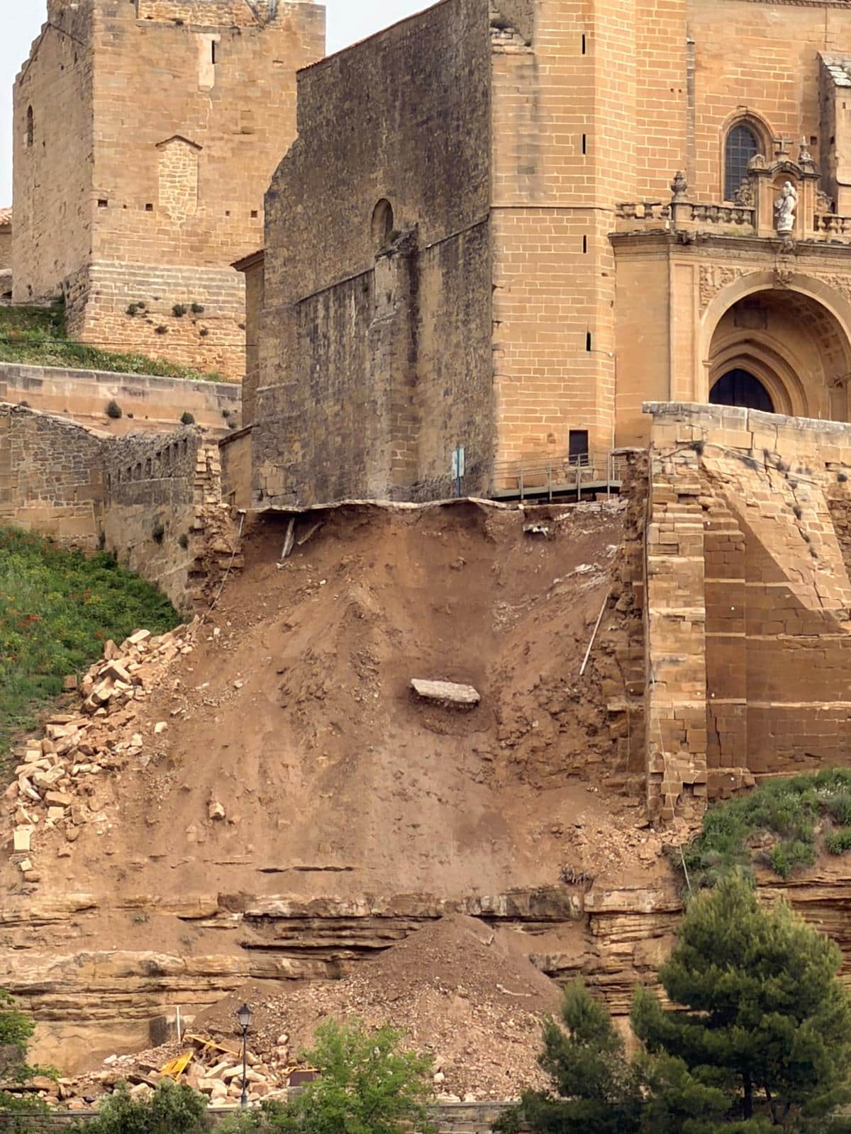 La Rioja activa el nivel 1 de Protección Civil por el desprendimiento en la muralla del Castillo de San Vicente 2