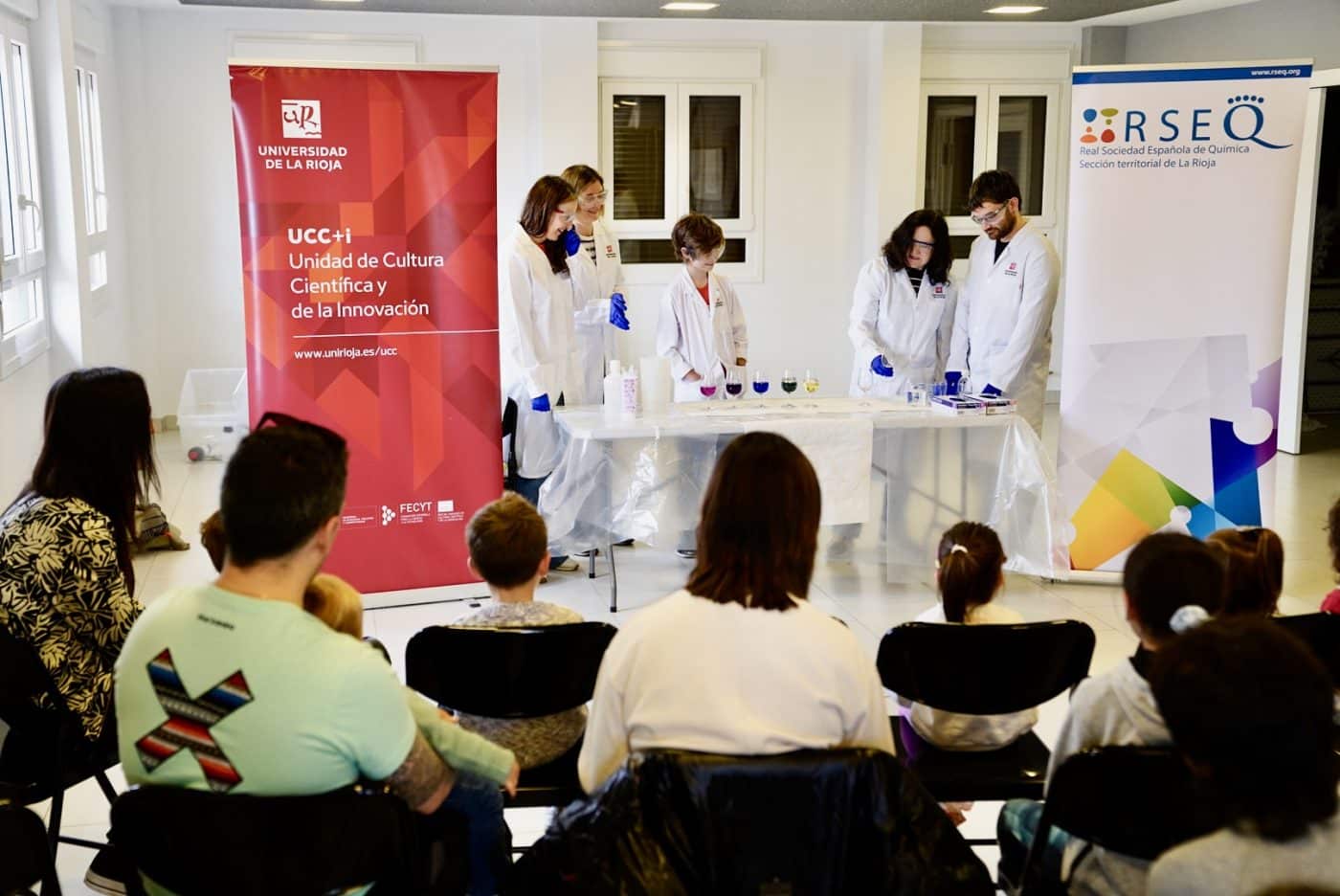 Manjarrés acerca la ciencia al medio rural con una nueva edición de ‘La química se mueve’ de la UR 1