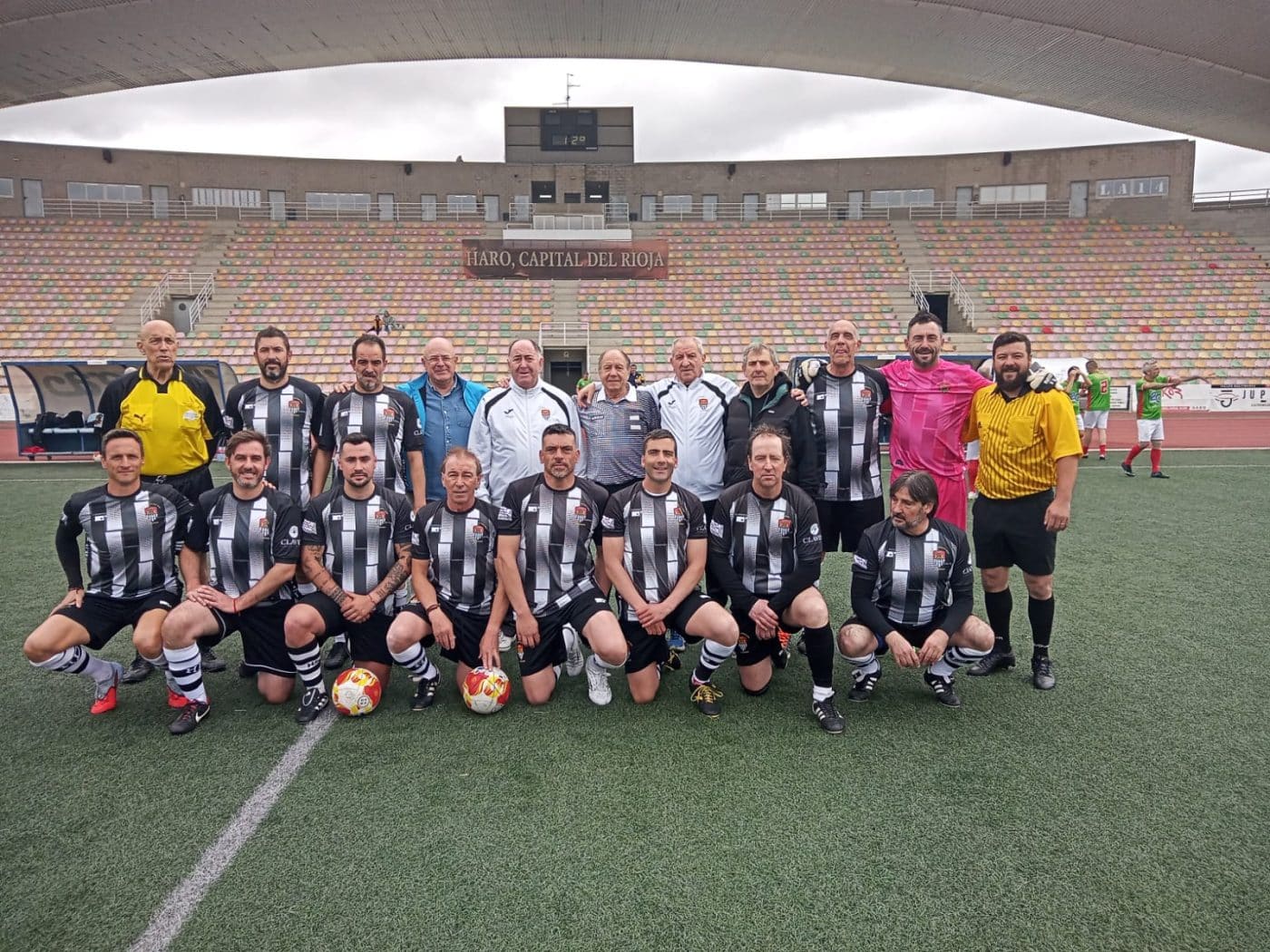 Los veteranos del Haro Deportivo y Umore Ona de Usánsolo firman tablas en el Luis de la Fuente 1