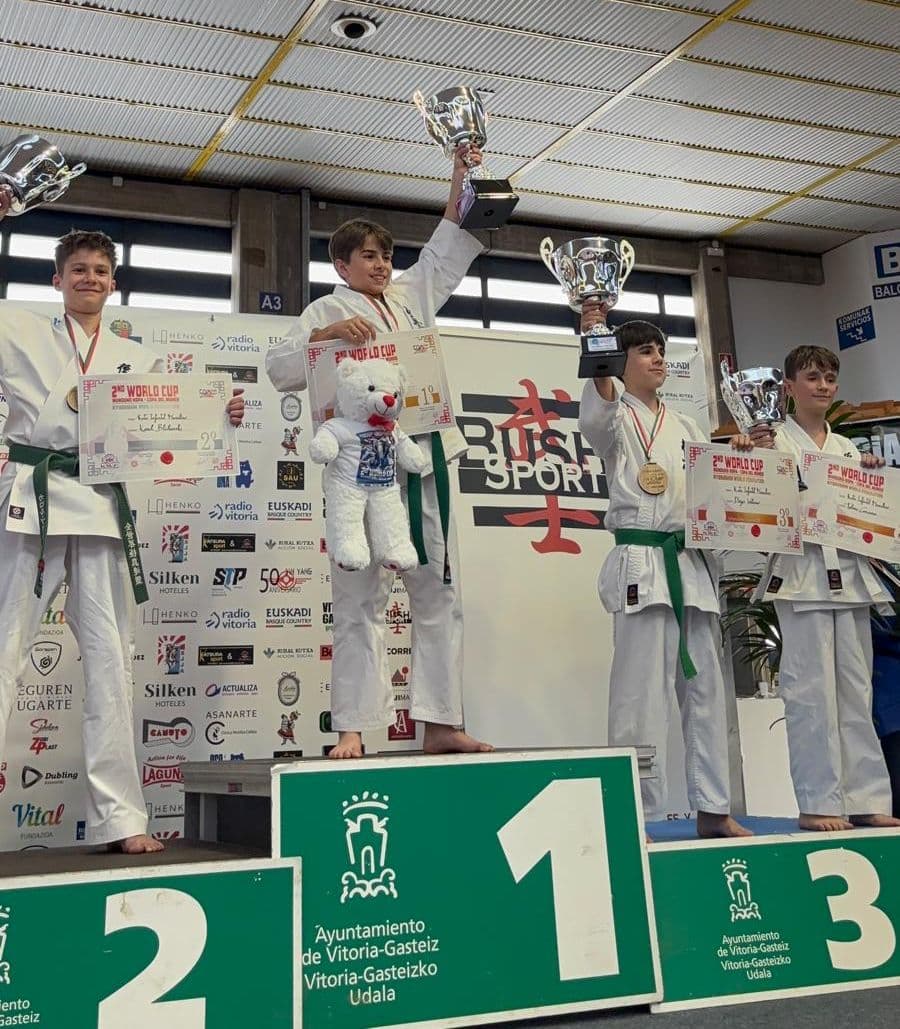 El Kyoku Haro brilla en la Copa del Mundo de Kyokushin con 14 medallas y cinco títulos 11