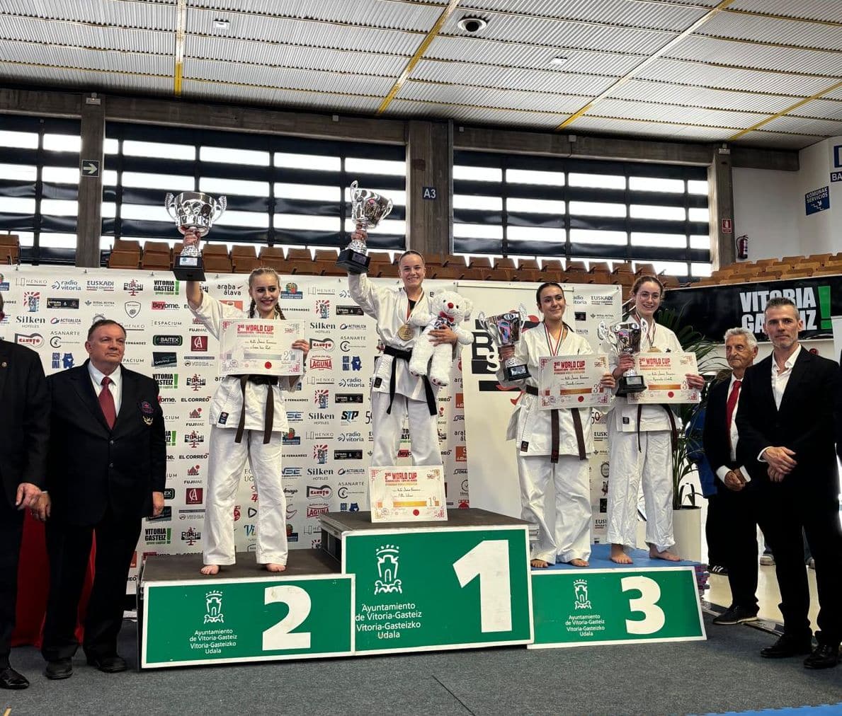 El Kyoku Haro brilla en la Copa del Mundo de Kyokushin con 14 medallas y cinco títulos 6