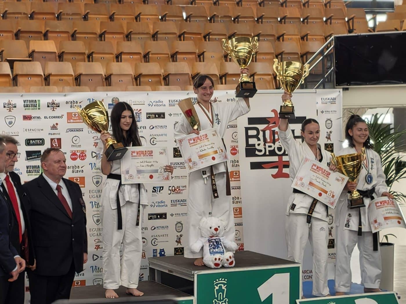El Kyoku Haro brilla en la Copa del Mundo de Kyokushin con 14 medallas y cinco títulos 3