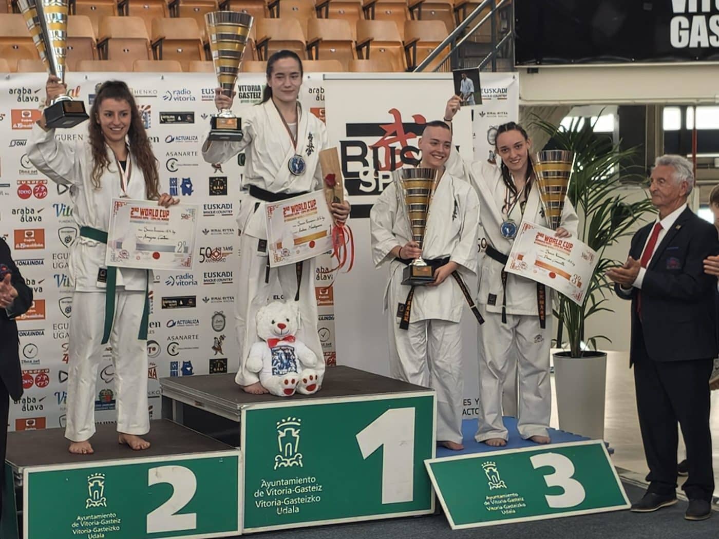 El Kyoku Haro brilla en la Copa del Mundo de Kyokushin con 14 medallas y cinco títulos 1