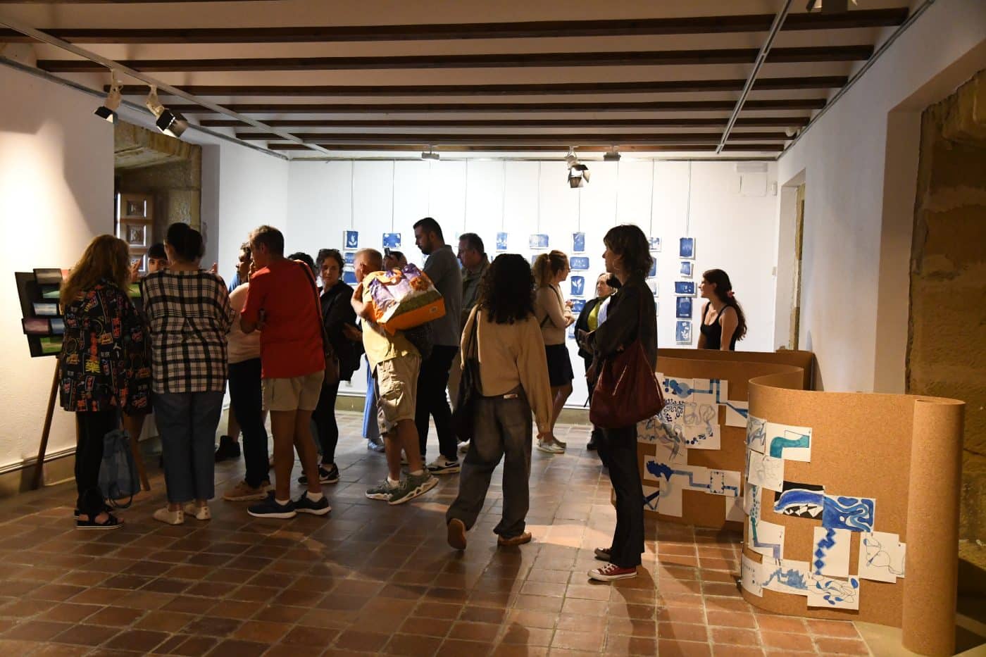 Estudiantes del Cossío convierten el trazado del Ebro en una exposición artística en Haro 5