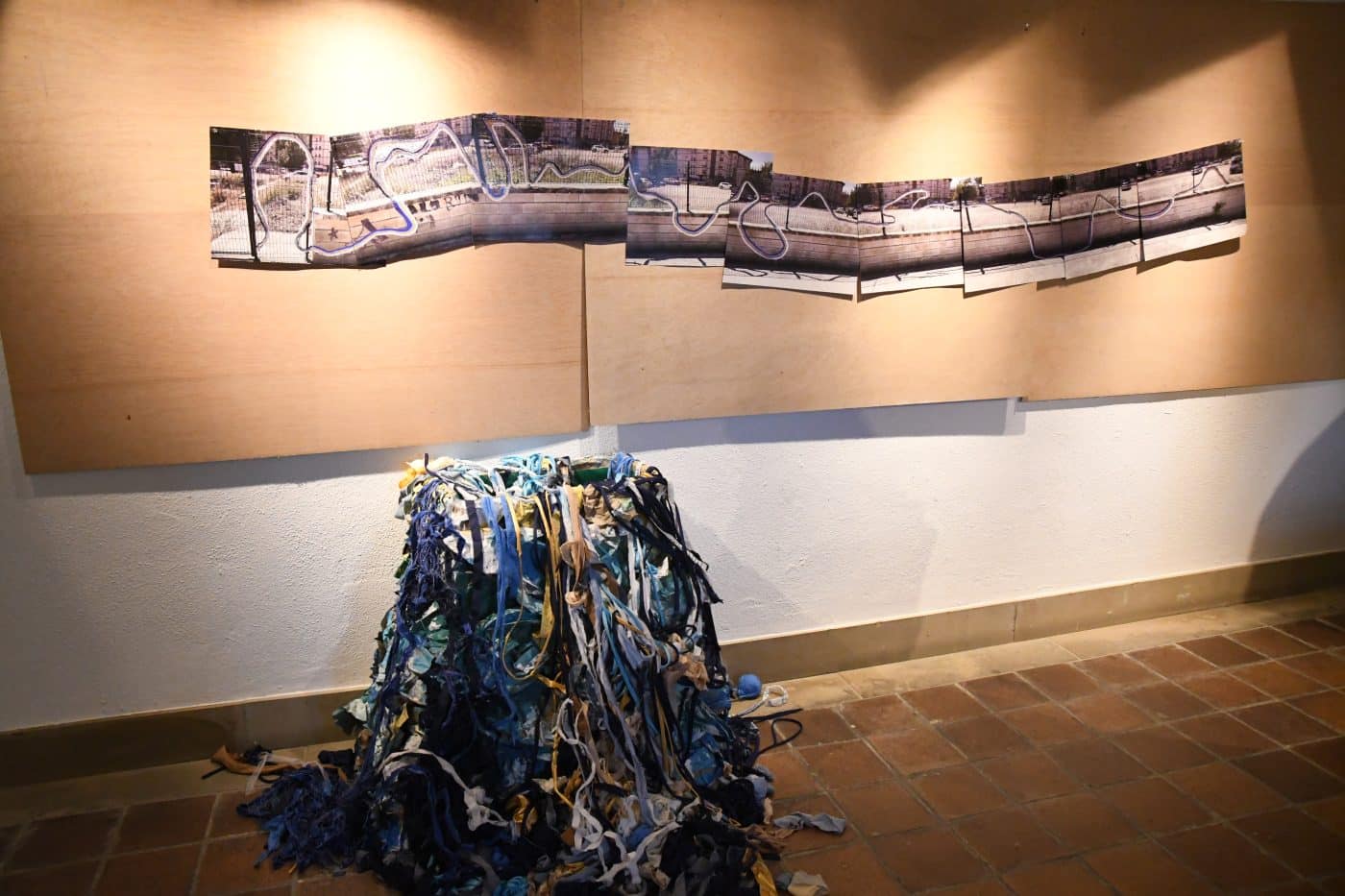 Estudiantes del Cossío convierten el trazado del Ebro en una exposición artística en Haro 13