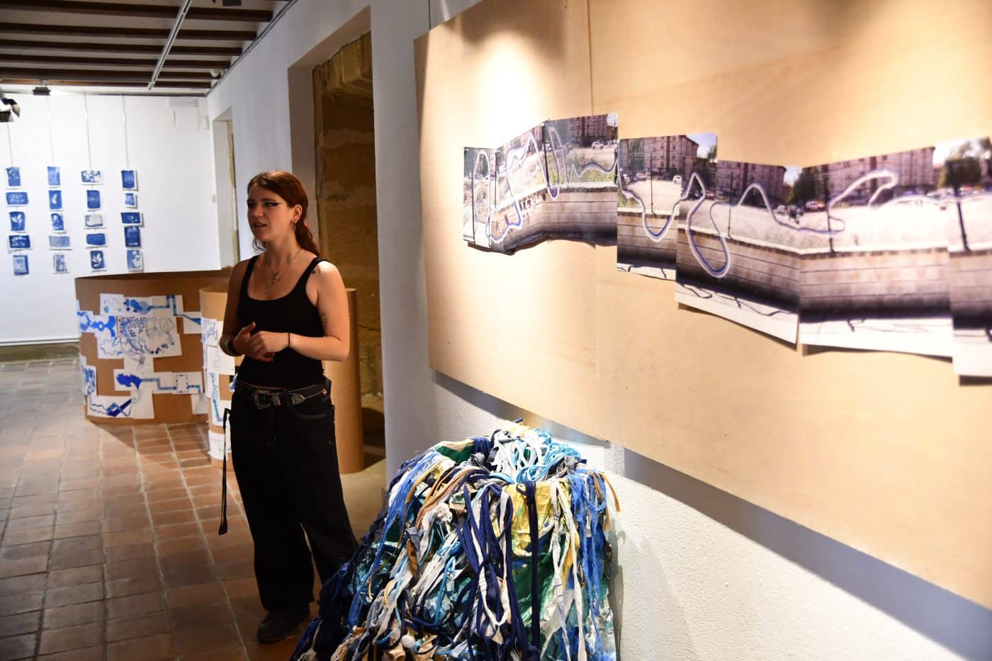 Estudiantes del Cossío convierten el trazado del Ebro en una exposición artística en Haro 11