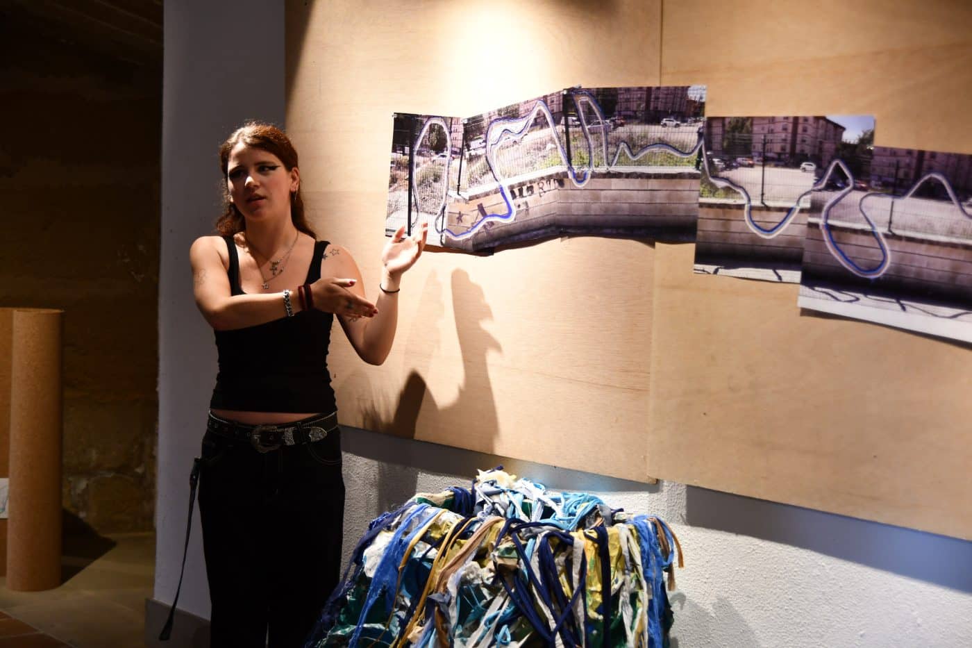 Estudiantes del Cossío convierten el trazado del Ebro en una exposición artística en Haro 1