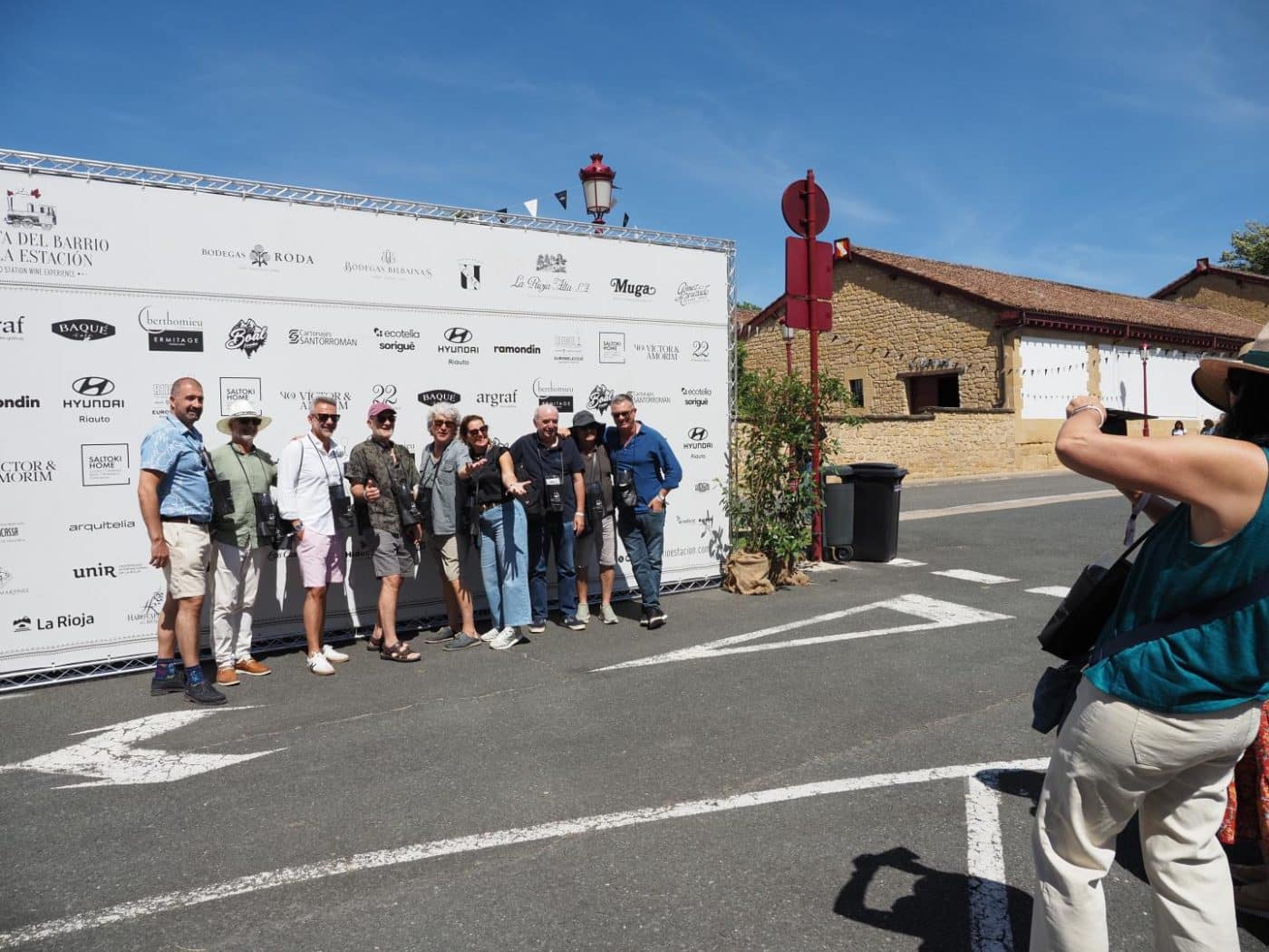FOTOS: El Barrio de la Estación de Haro desafía al calor y celebra una multitudinaria fiesta del vino 72
