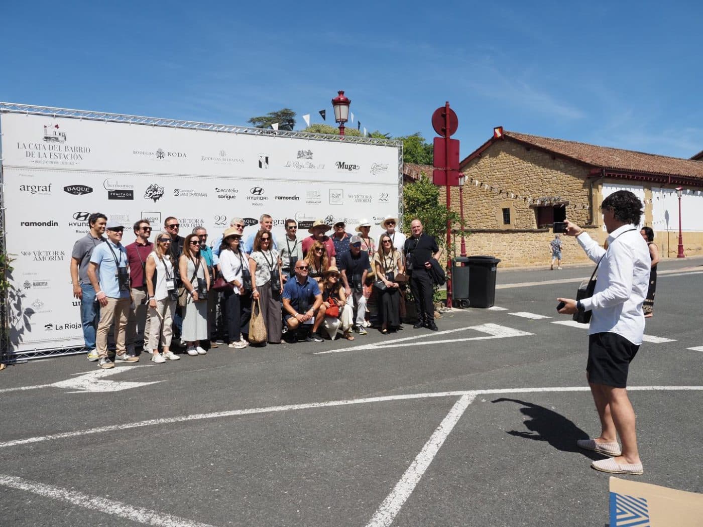 FOTOS: El Barrio de la Estación de Haro desafía al calor y celebra una multitudinaria fiesta del vino 66
