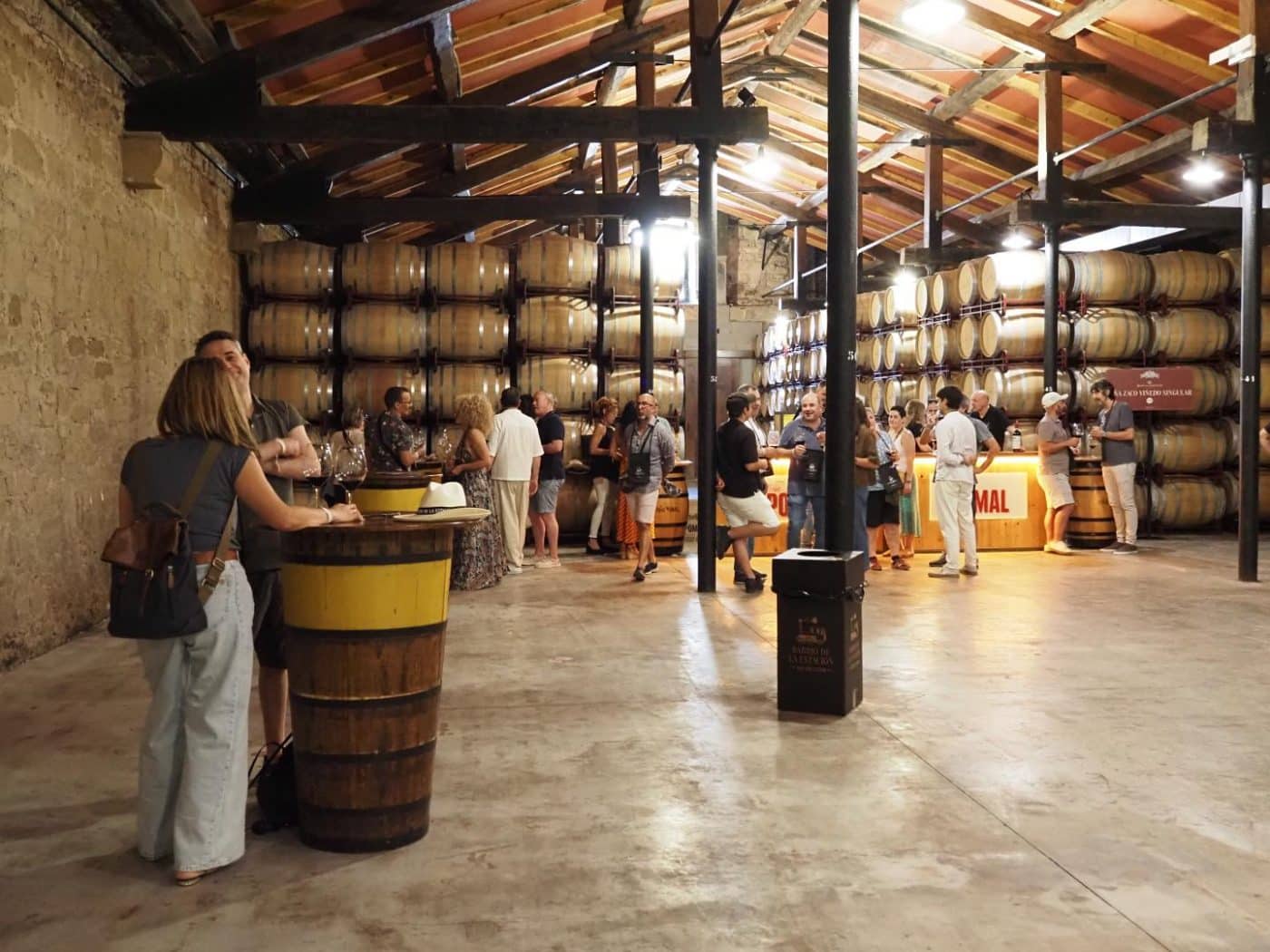 FOTOS: El Barrio de la Estación de Haro desafía al calor y celebra una multitudinaria fiesta del vino 81