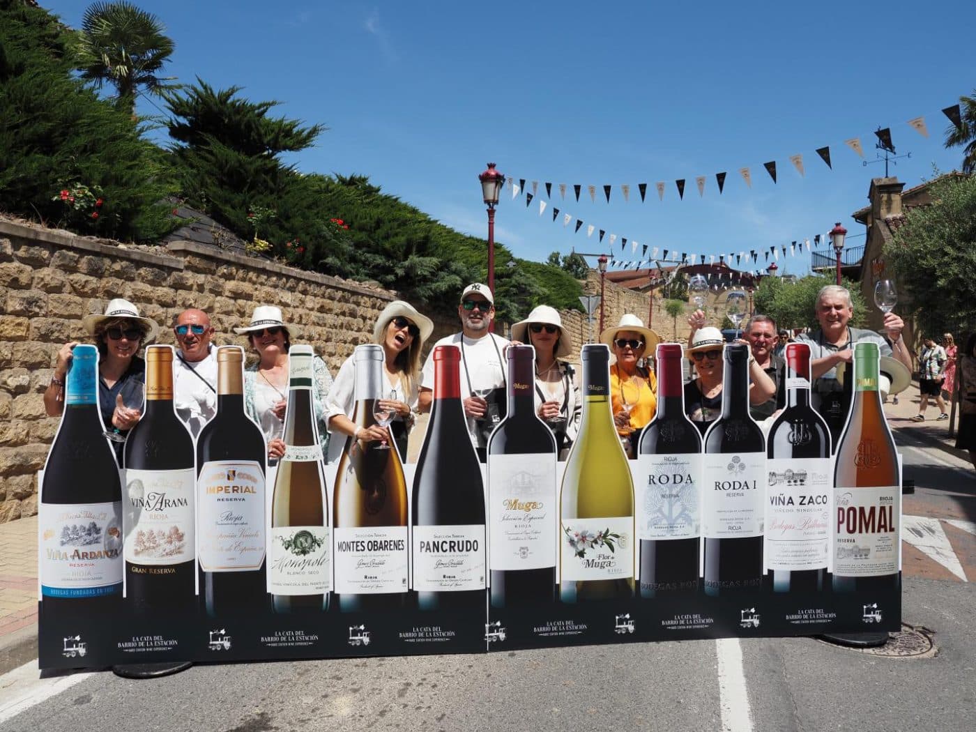 FOTOS: El Barrio de la Estación de Haro desafía al calor y celebra una multitudinaria fiesta del vino 48