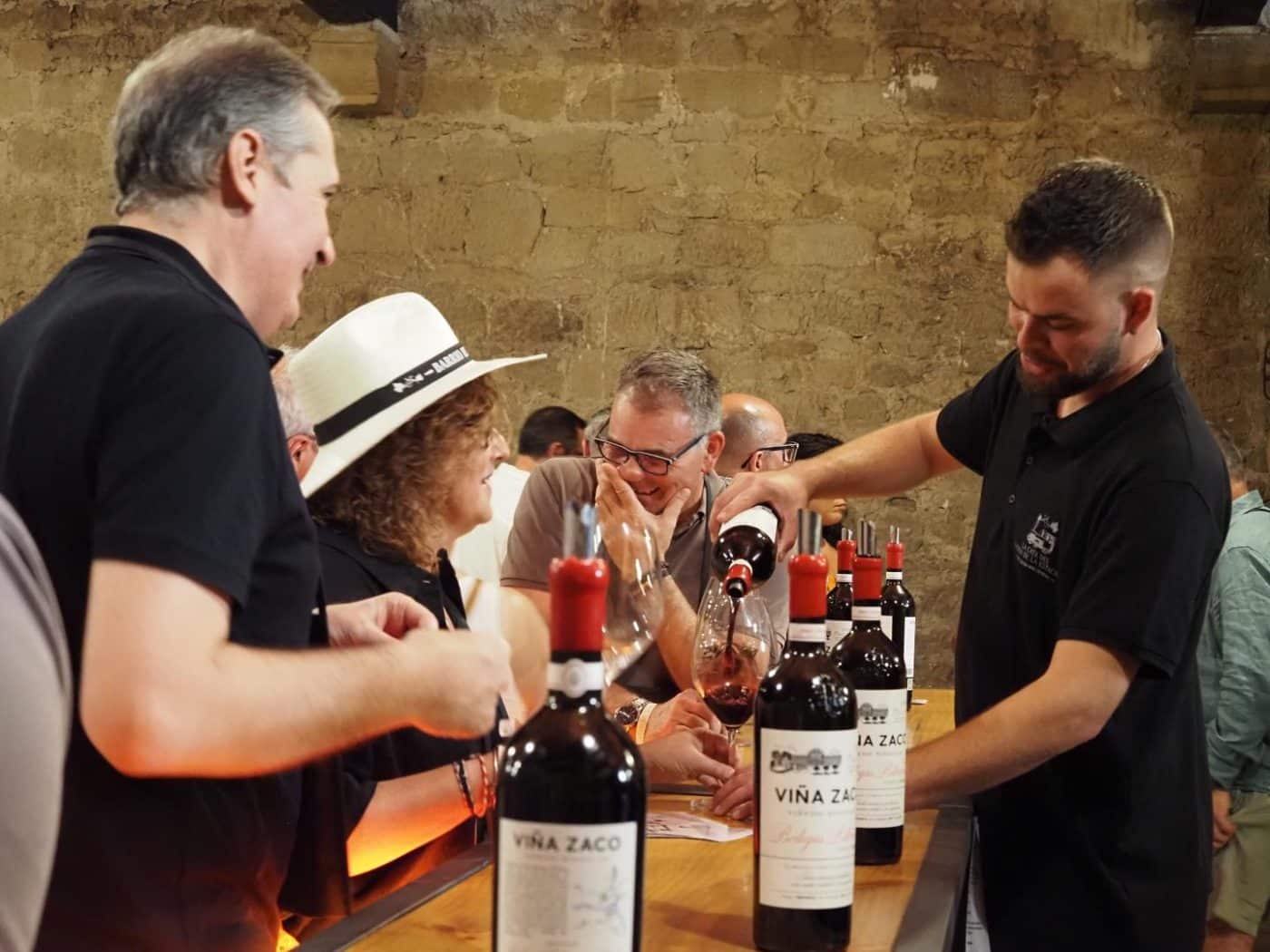 FOTOS: El Barrio de la Estación de Haro desafía al calor y celebra una multitudinaria fiesta del vino 80