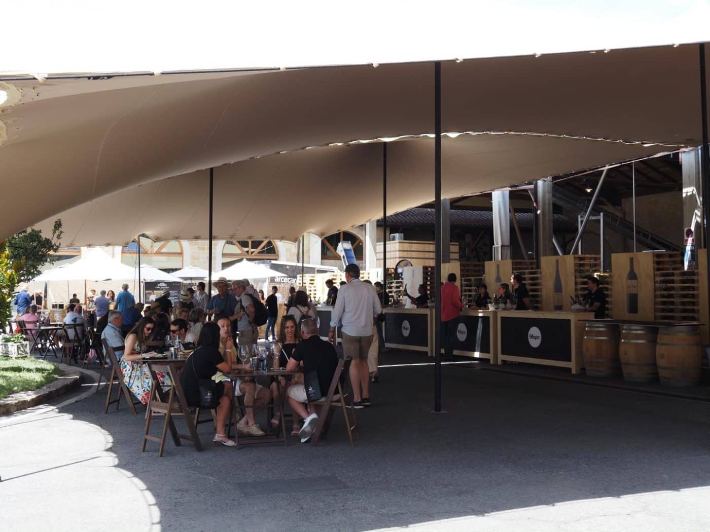 FOTOS: El Barrio de la Estación de Haro desafía al calor y celebra una multitudinaria fiesta del vino 41