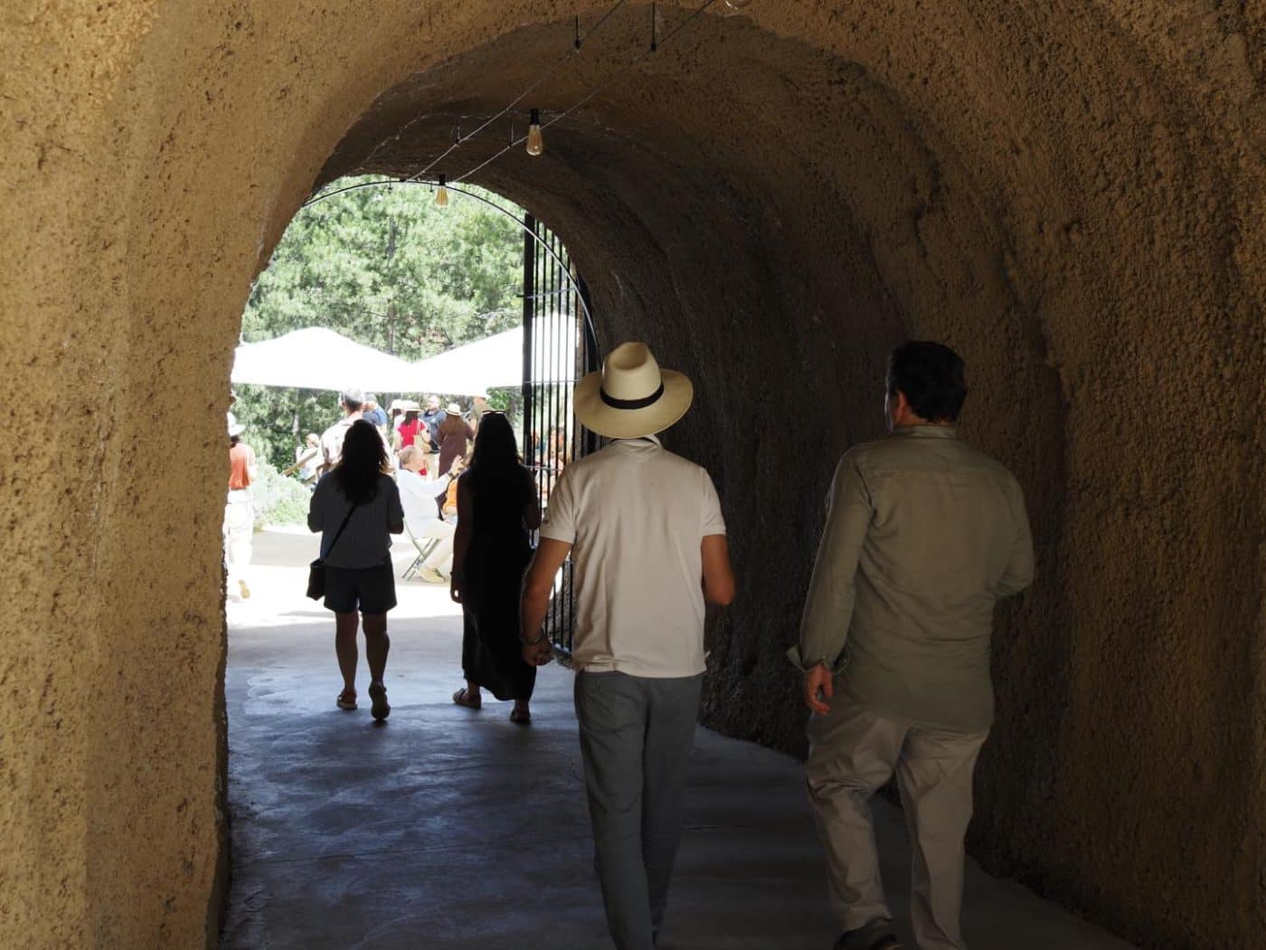 FOTOS: El Barrio de la Estación de Haro desafía al calor y celebra una multitudinaria fiesta del vino 19