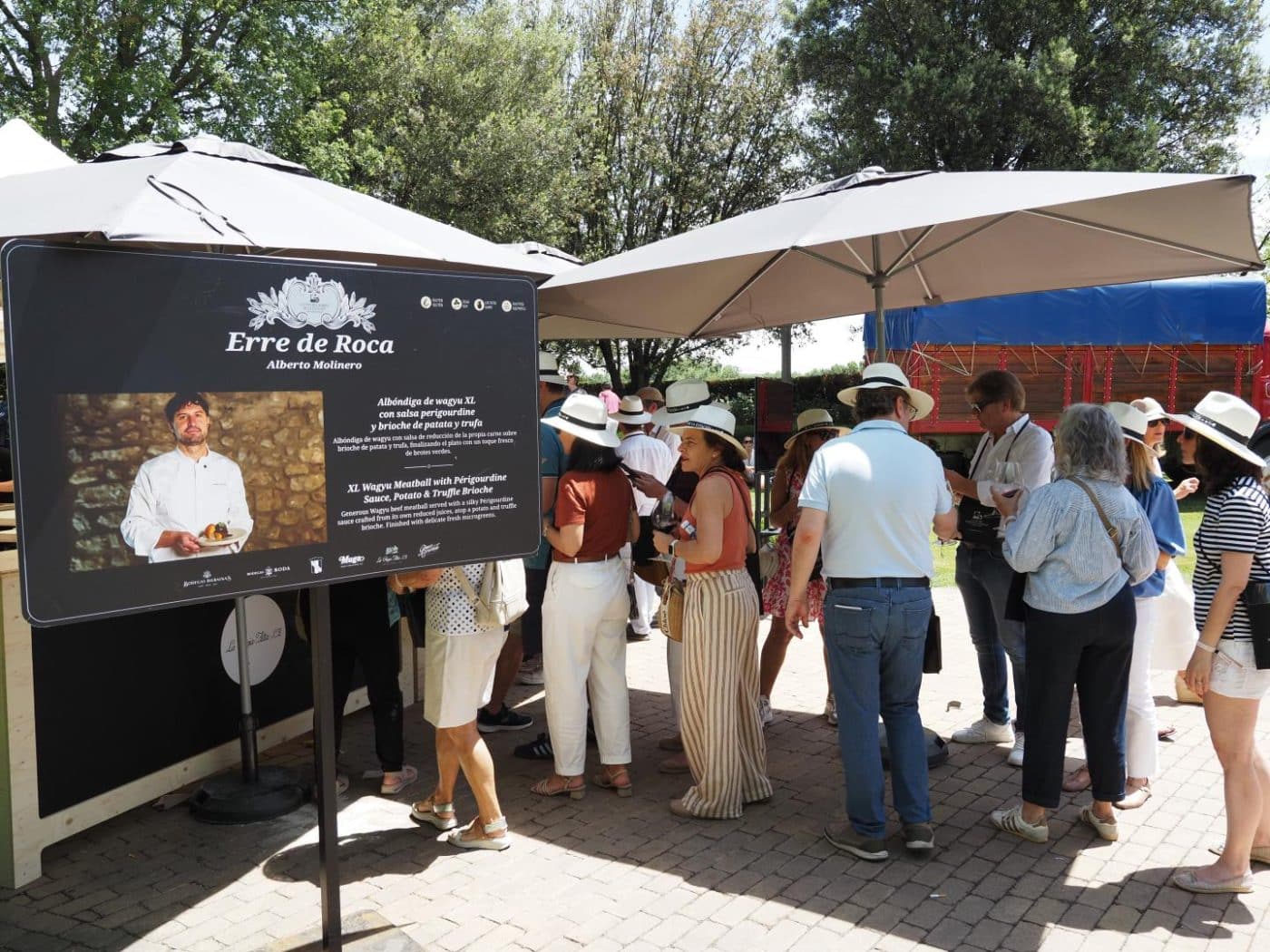 FOTOS: El Barrio de la Estación de Haro desafía al calor y celebra una multitudinaria fiesta del vino 12