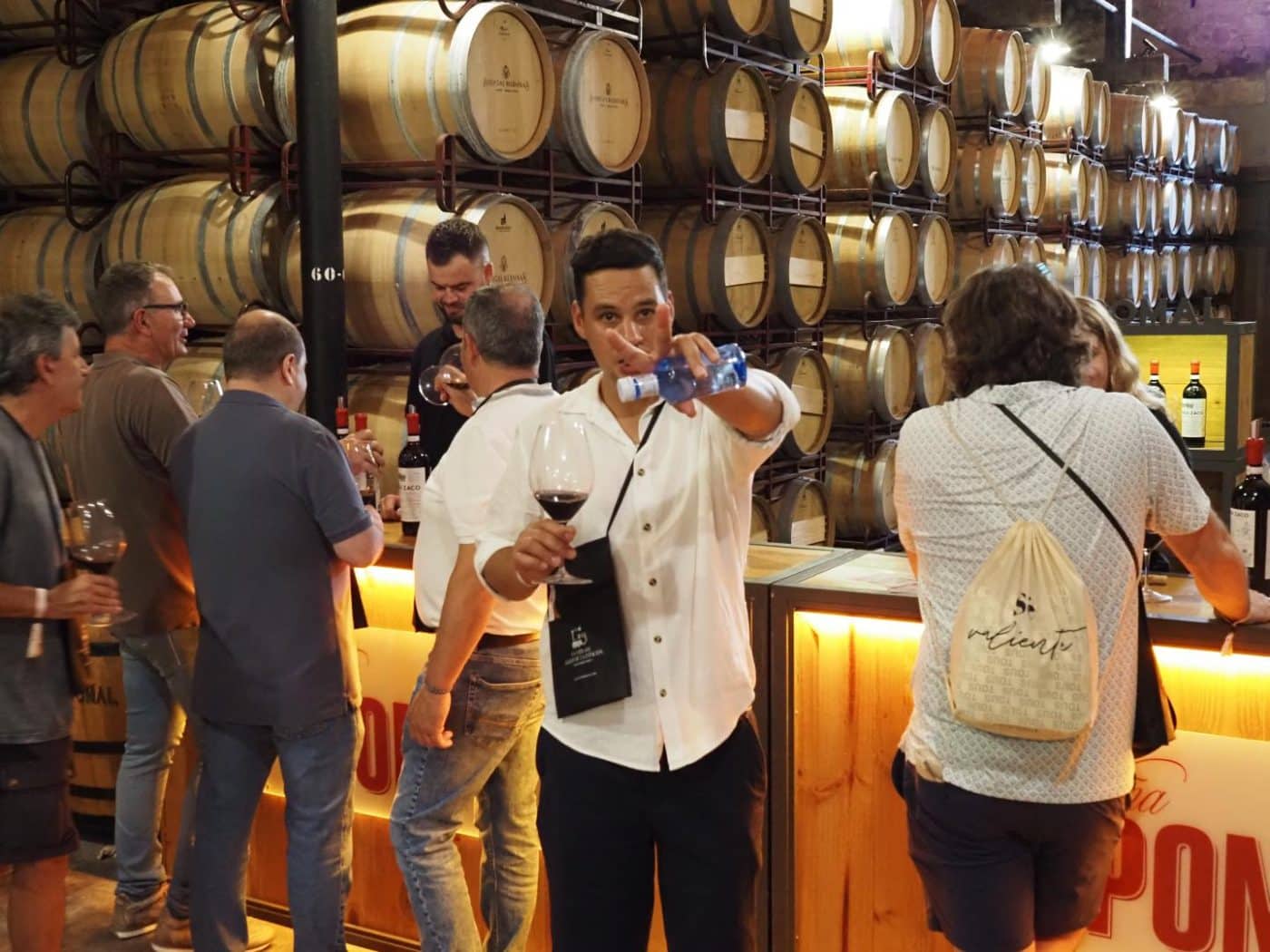 FOTOS: El Barrio de la Estación de Haro desafía al calor y celebra una multitudinaria fiesta del vino 67