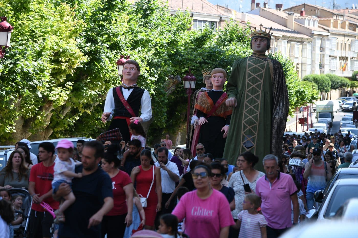 FOTOS: El encierro infantil y los gigantes y cabezudos desafían al calor en una animada mañana de fiestas en Haro 19
