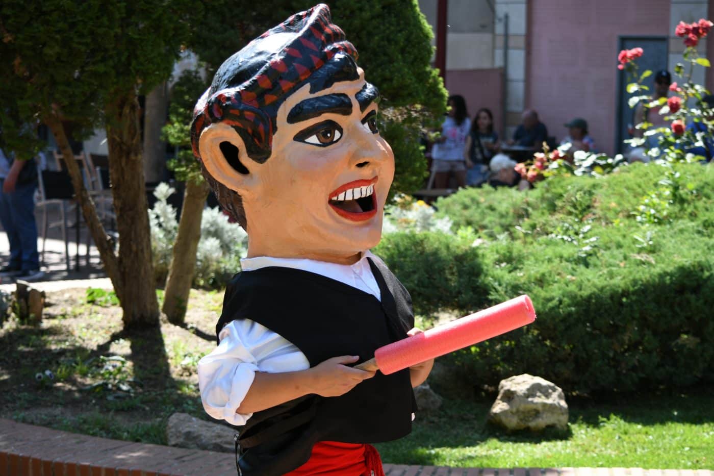 FOTOS: El encierro infantil y los gigantes y cabezudos desafían al calor en una animada mañana de fiestas en Haro 13