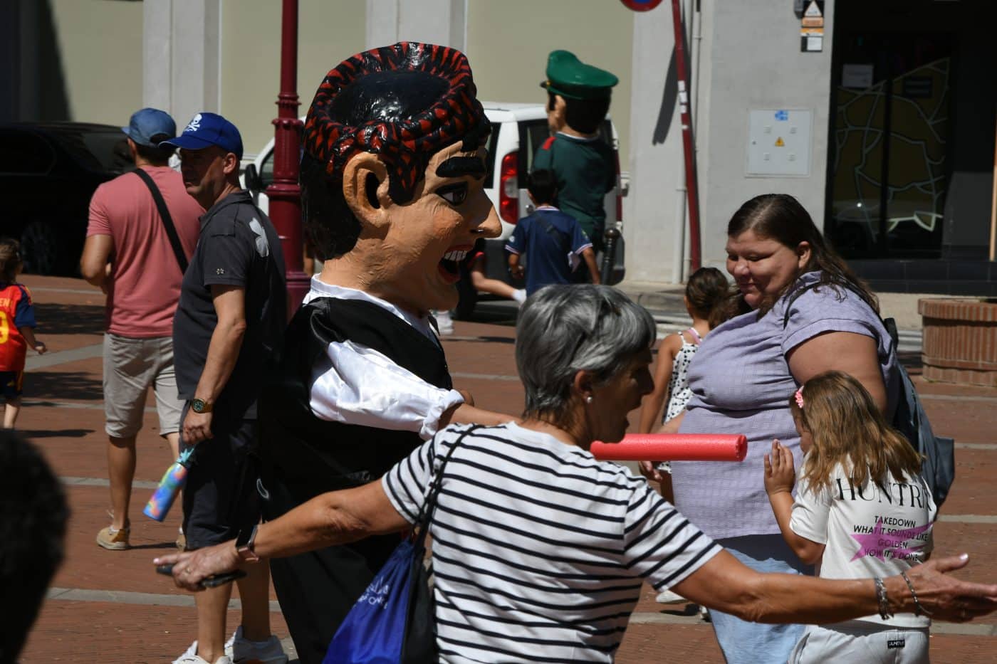 FOTOS: El encierro infantil y los gigantes y cabezudos desafían al calor en una animada mañana de fiestas en Haro 10