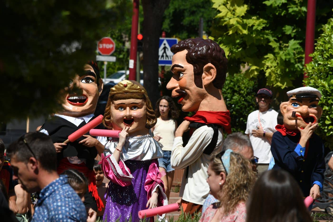 FOTOS: El encierro infantil y los gigantes y cabezudos desafían al calor en una animada mañana de fiestas en Haro 16